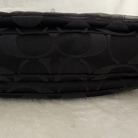 Coach Peyton Signature Shoulder Bag - Picture 4 of 12